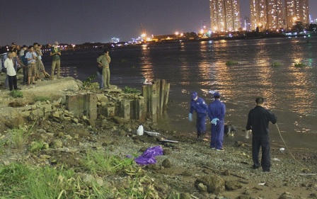 Người dân bỏ chạy vì xác chết bốc mùi thối nồng nặc